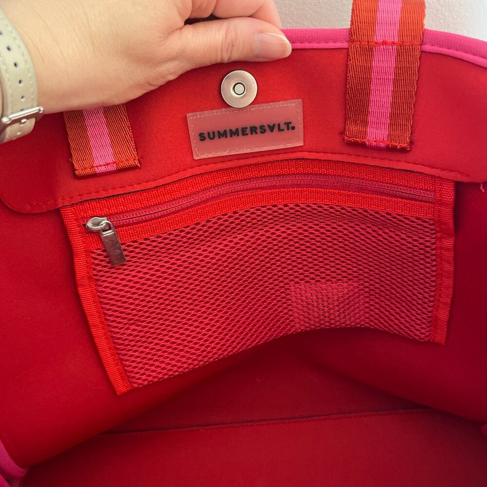 Summersalt The Perfect Beach Tote Red Pink Neoprene Water Resistant Pool NWOT - Picture 3 of 6